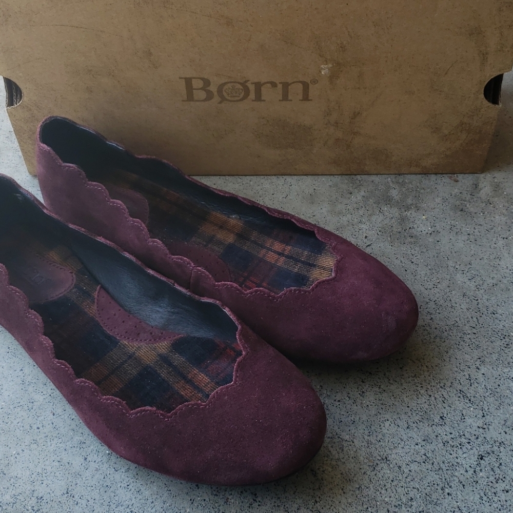 Born Scalloped Edge Flats